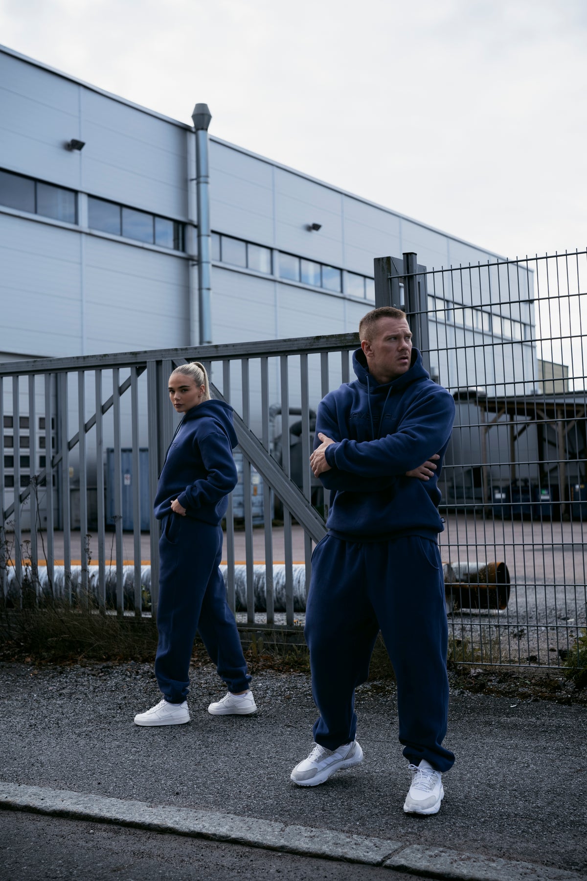 HEAVY collegehousut tummansininen
