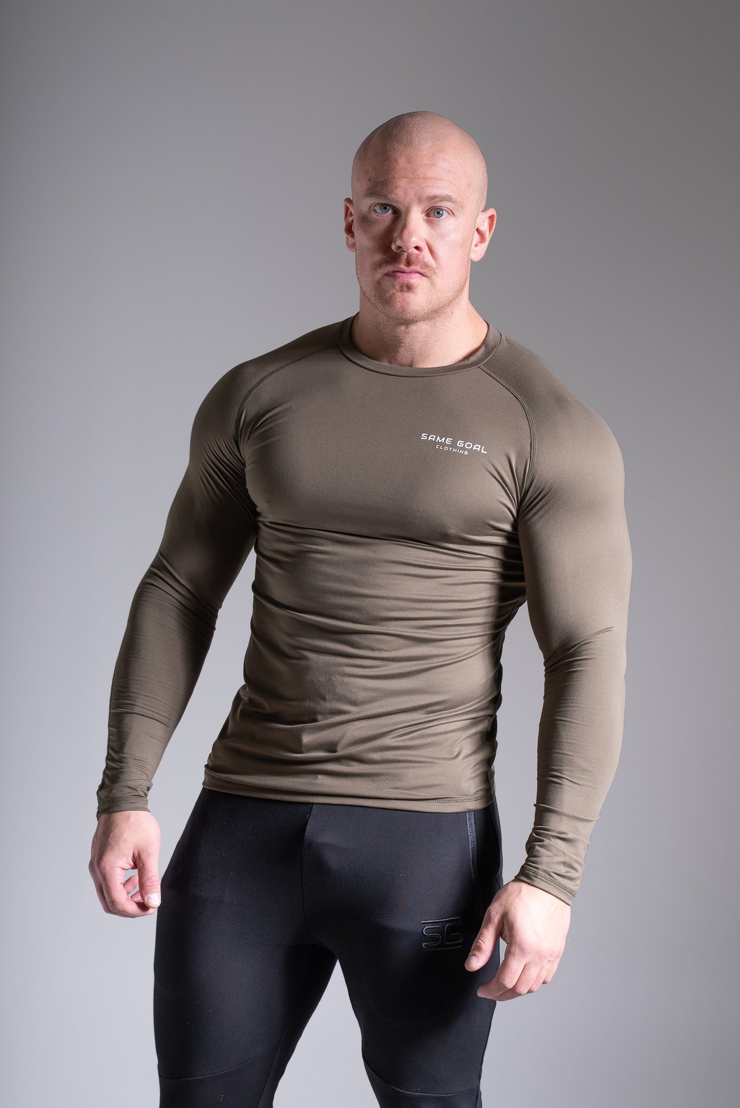 Active pitkähihainen armyvihreä